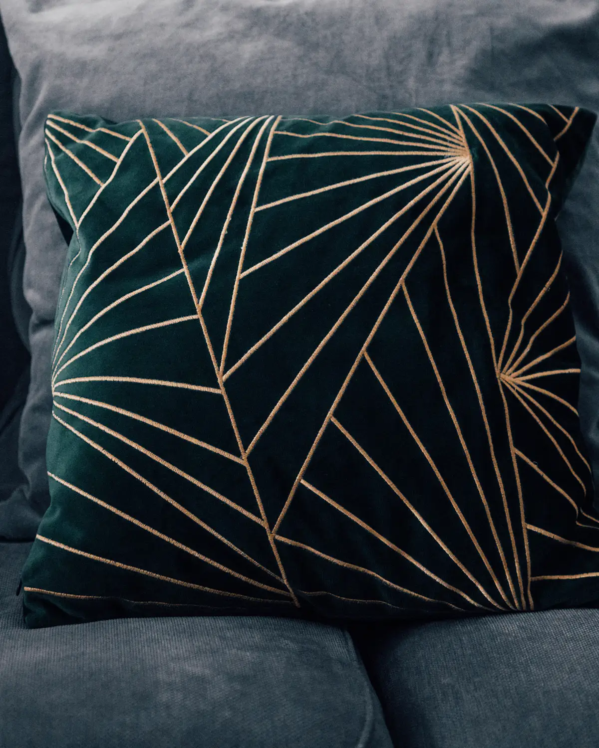PLACEHOLDER: a black and white cushion, standing in for a Monolit cover seen from the side.